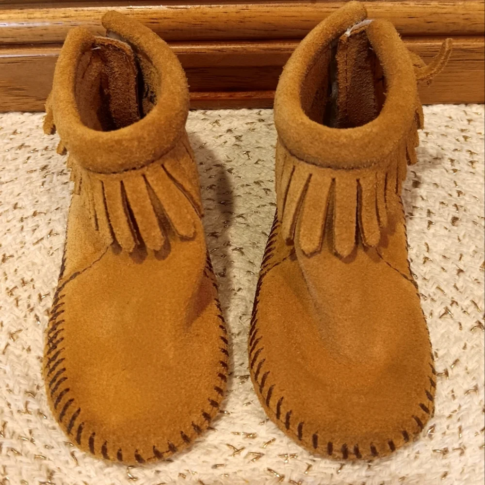 Minnetonka Moccasins Infant/Toddler Back Flap Bootie Brown Suede Size 4